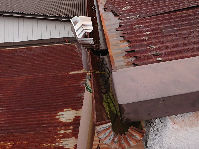 修理を要する屋根・天井・壁